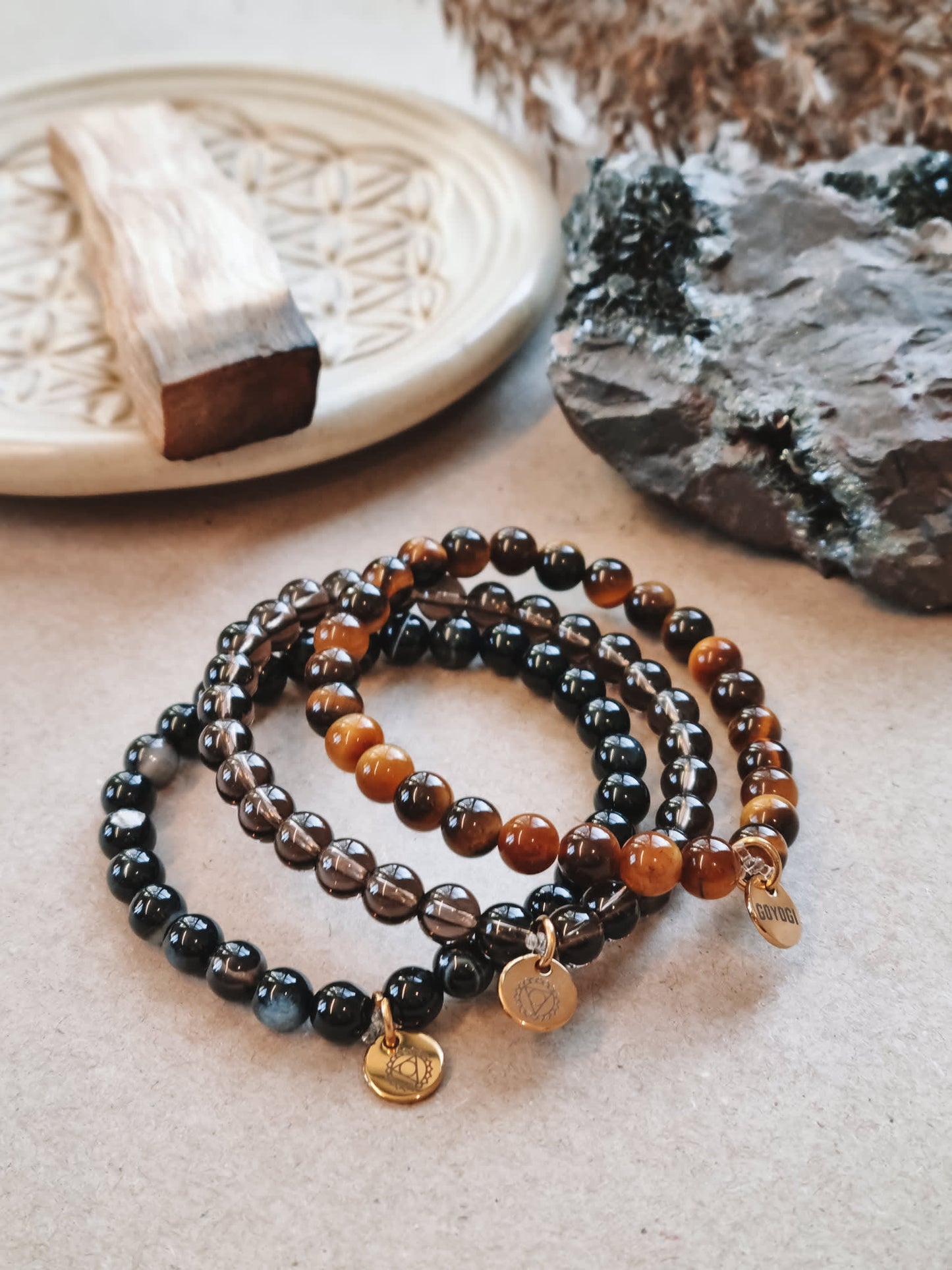 Mantra ENERGY stack - Indsigt, grounding og beskyttelse - tigerøje, sort agat og røgkvarts -