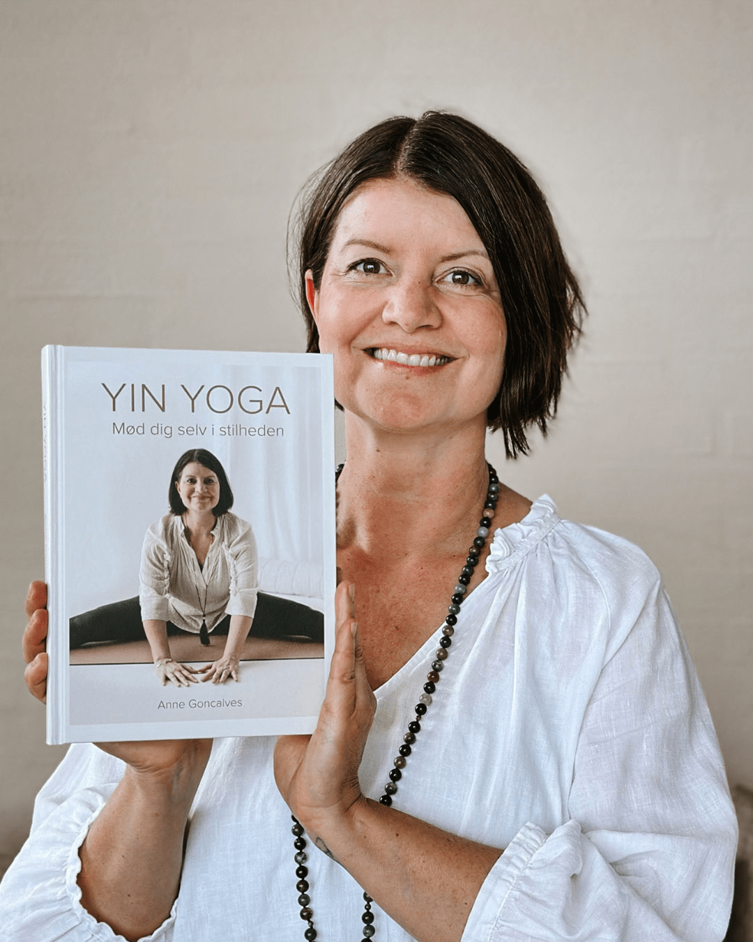 YIN YOGA Mød dig selv i stilheden af Anne Goncalves -