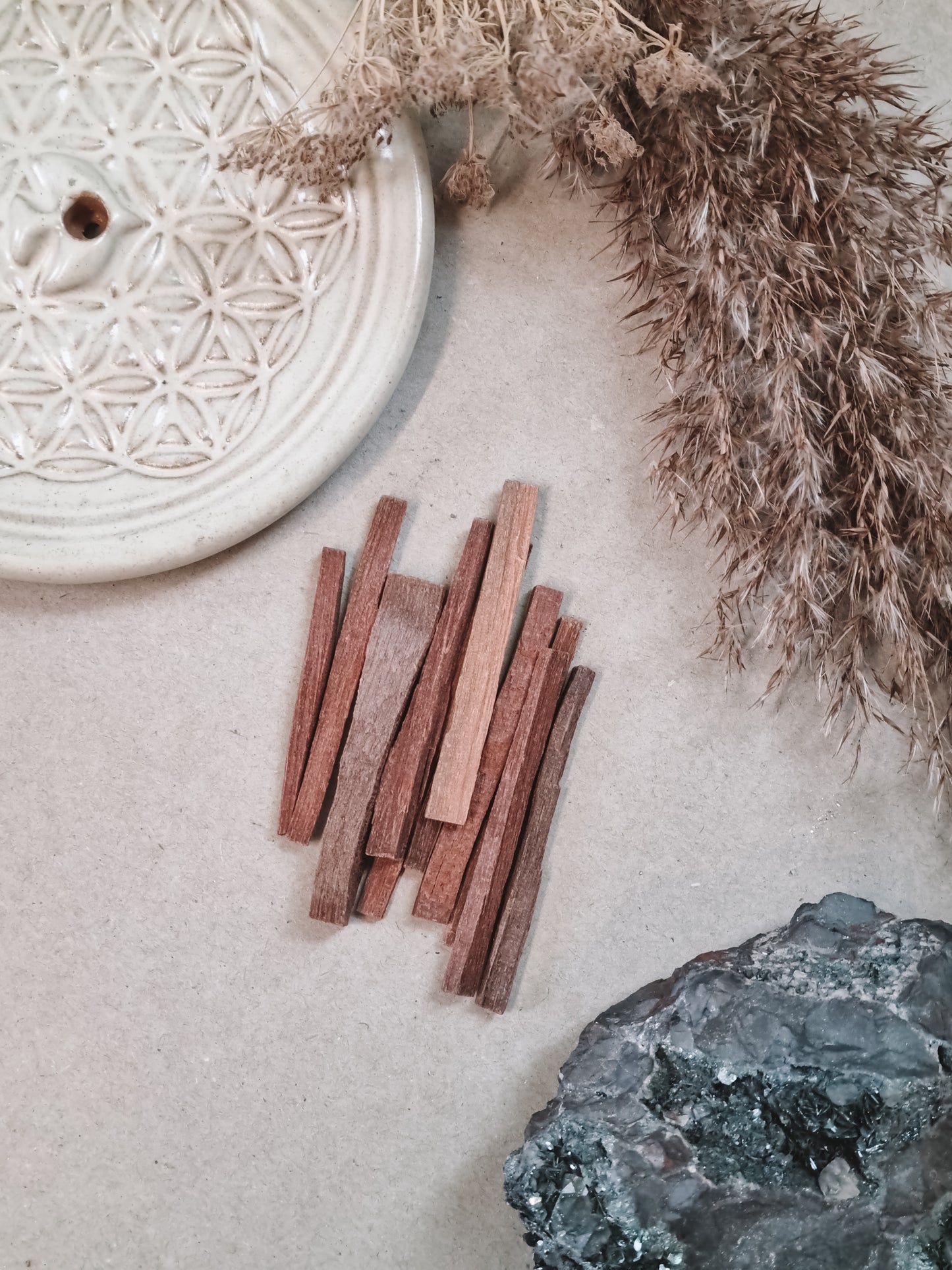 Sandeltræ - 10 stk - Røgelse til dit meditations-space