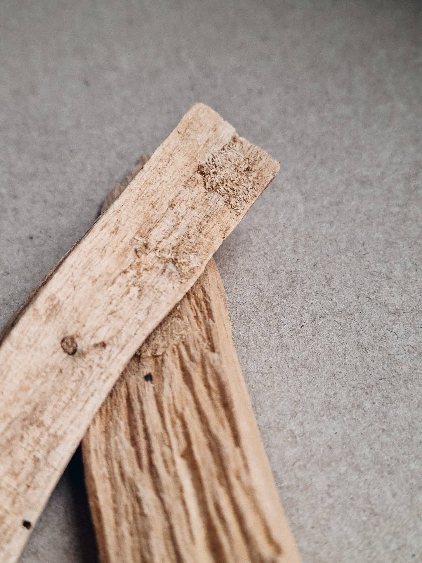 Premium palo santo wood - 2 pcs per pack 