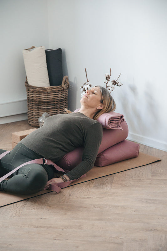 Calm Yoga Bolster - Rosa - i økologisk bomuld til yoga og meditation