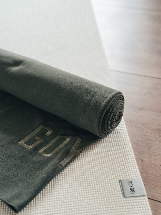 Infinity Yoga Towel - Dark Olive - Yogahåndklæde til hot yoga