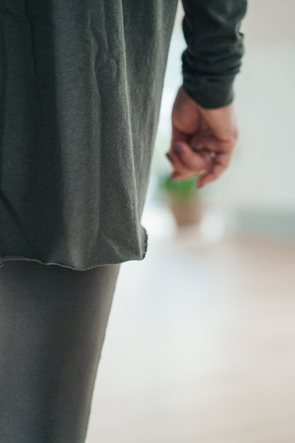 Lion Drapy Tee - Dark Olive