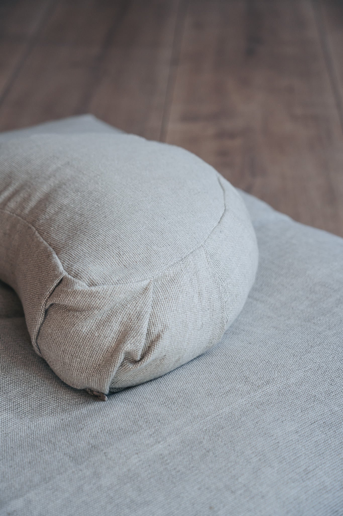 Mindful Deluxe Crescent Meditation Cushion - Hemp