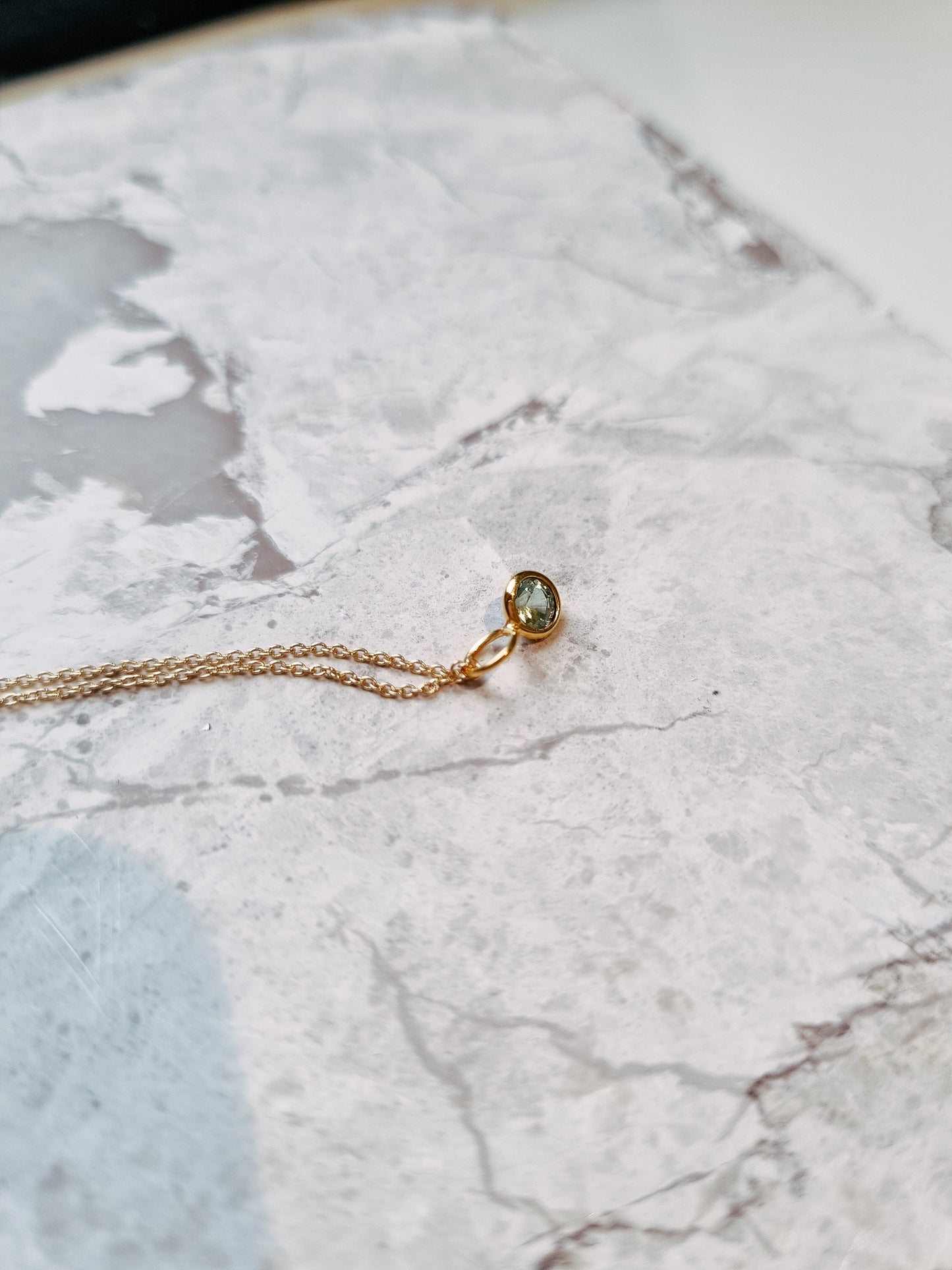 Heart Chakra | Light green brilliant sapphire in 18k gold chain