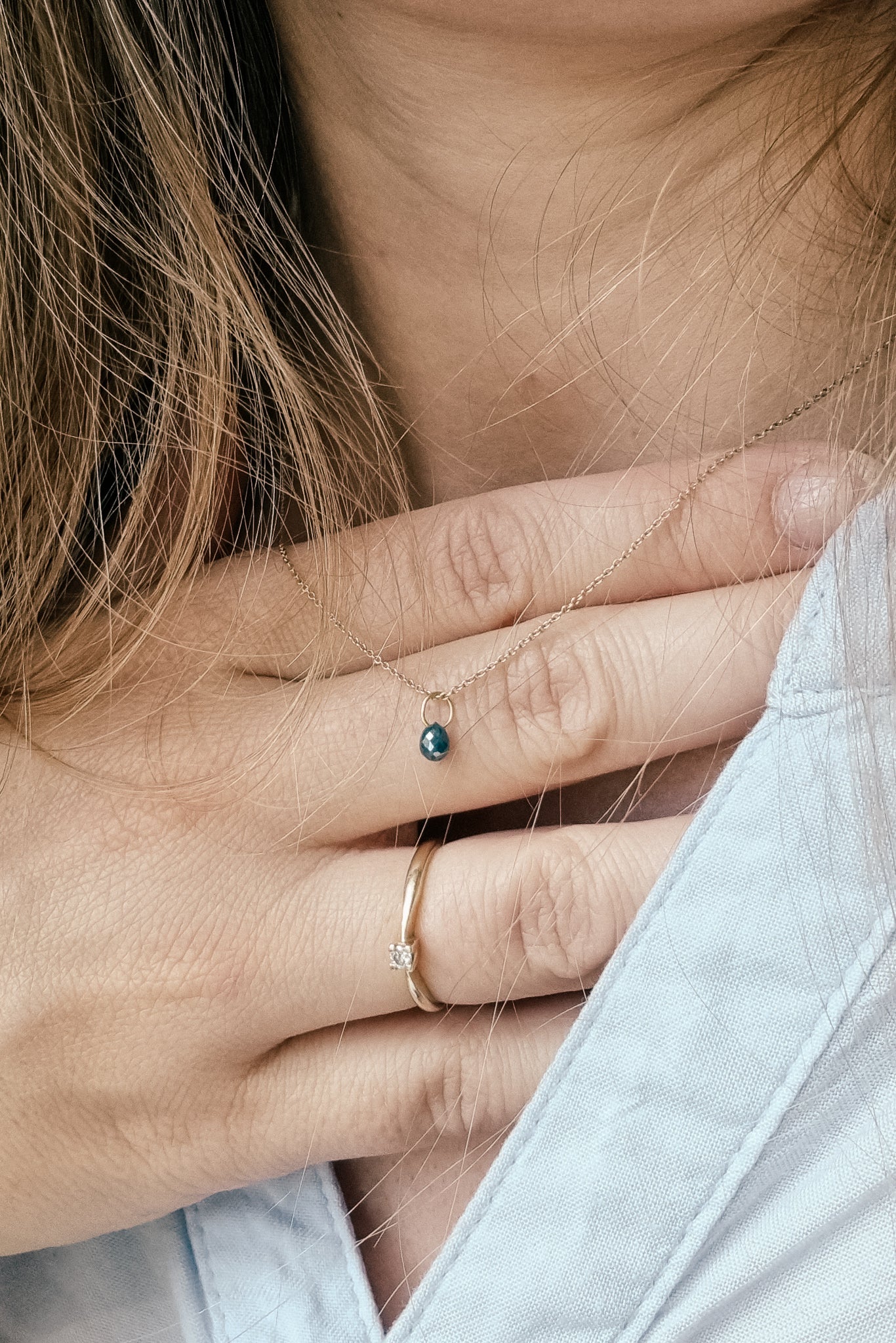 The third eye chakra | Indigo blue briolette diamond in 18k gold chain