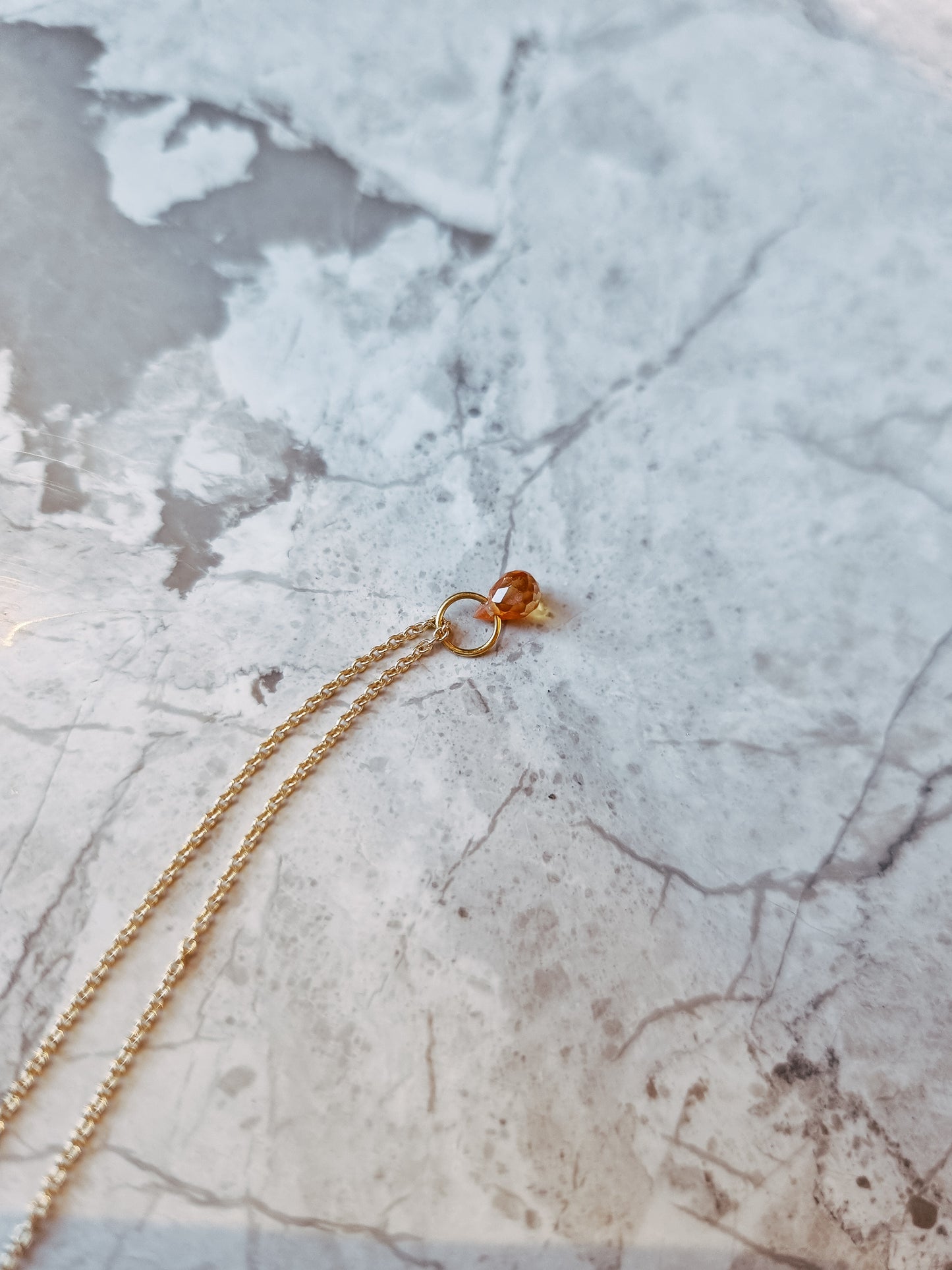 Sacral Chakra | Orange briolette sapphire in 18k gold chain