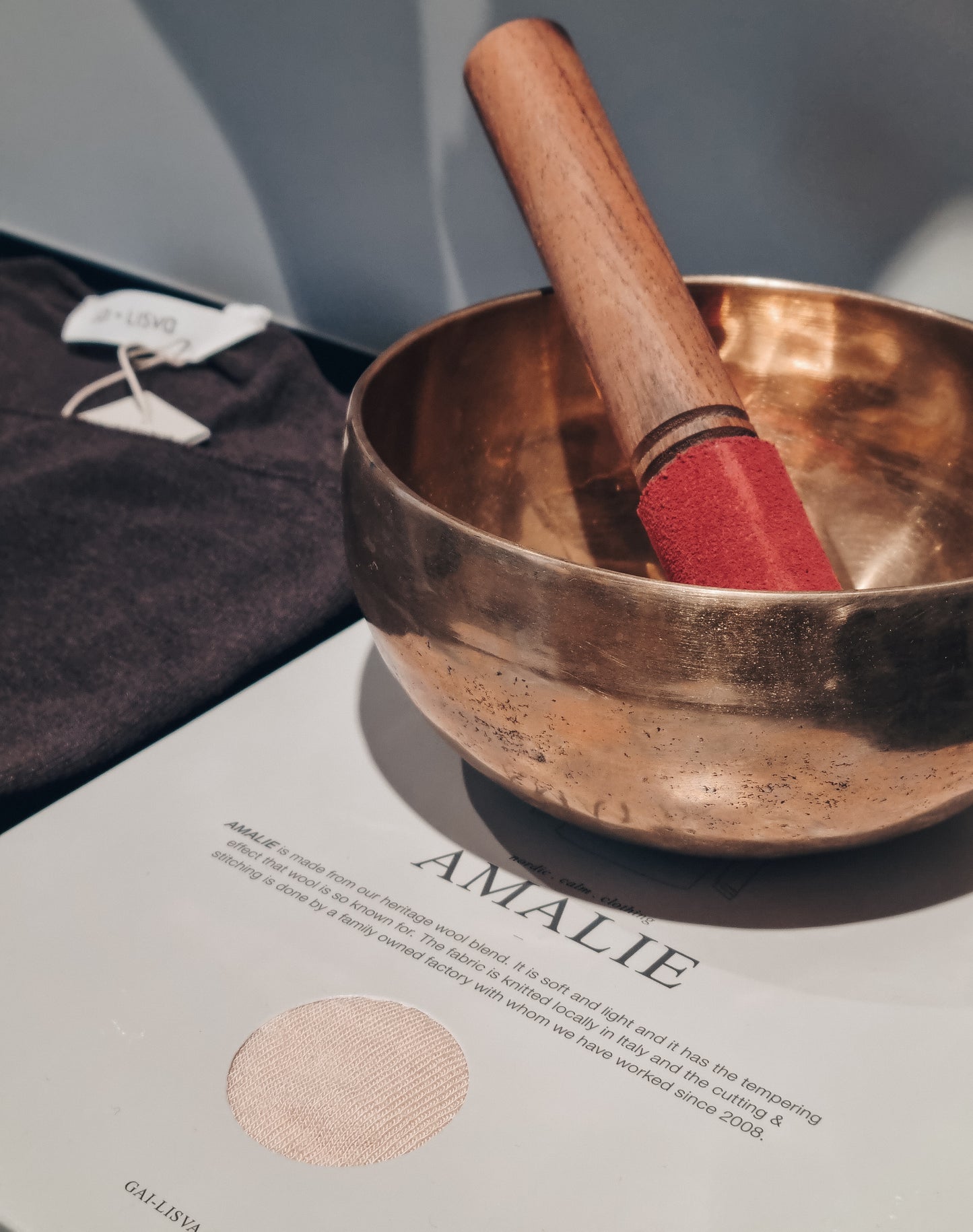 Singing bowl with wooden stick - Brass