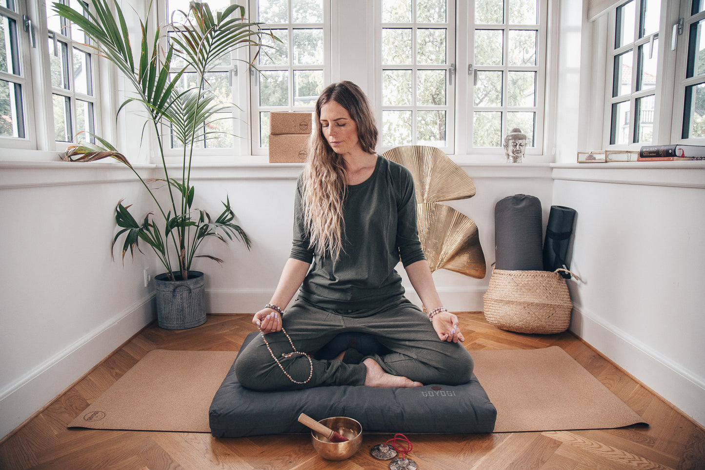 Calm Rund Meditationspude - Grå - til yoga og meditation